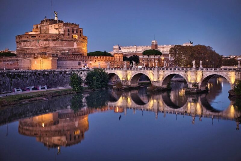 Rome: Evening Walking Tour by Moonlight - The Role of the Guide and Group Size