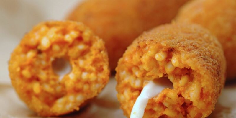 Rome: Food and Wine Tour, Trastevere and Jewish Ghetto - Savoring Roman Pasta in a Traditional Tavern