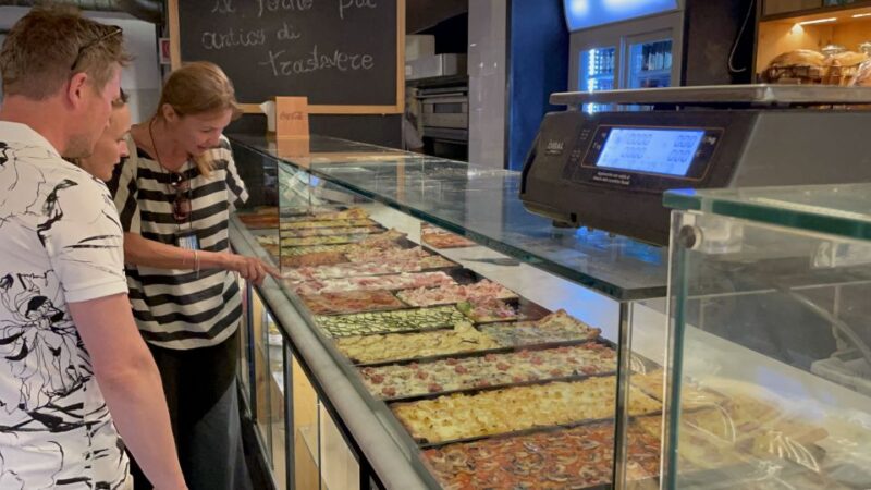 Rome: Food and Wine Tour, Trastevere and Jewish Ghetto - Sampling Jewish Fried Artichokes at a Kosher Restaurant