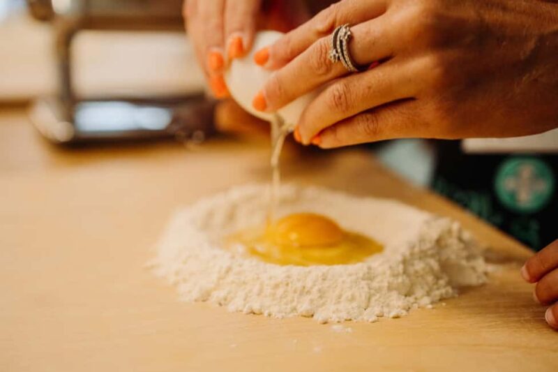 Rome: Fresh Pasta-Making Class with Wine and Gelato - The Expertise of the Guides and Atmosphere