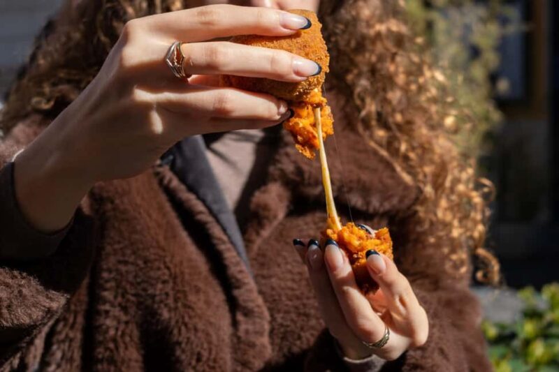 Rome: Guided Food Walking Tour with Wine in Trastevere - The Guide Experience and Personal Touch