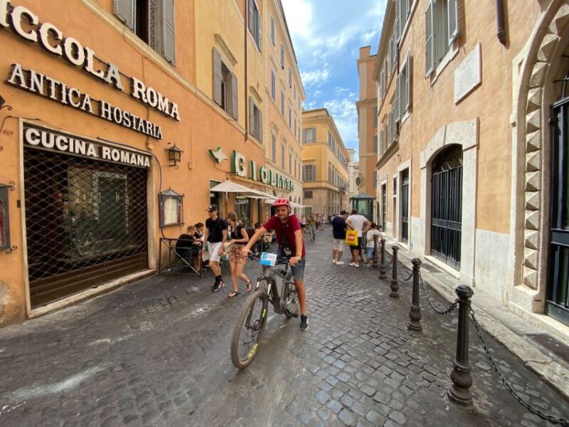 Rome :guided night e-bike tour with typical ice-cream - Starting Point at the Pyramid of Cestius