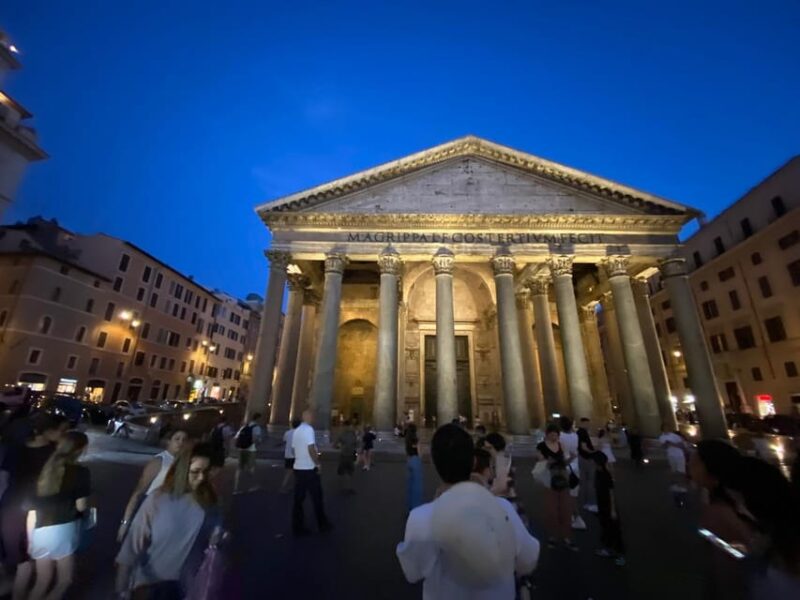 Rome :guided night e-bike tour with typical ice-cream - Riding Along Via del Corso and the Trevi Fountain