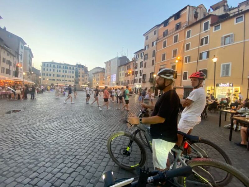 Rome :guided night e-bike tour with typical ice-cream - Ending at the Colosseum and Roman Forum