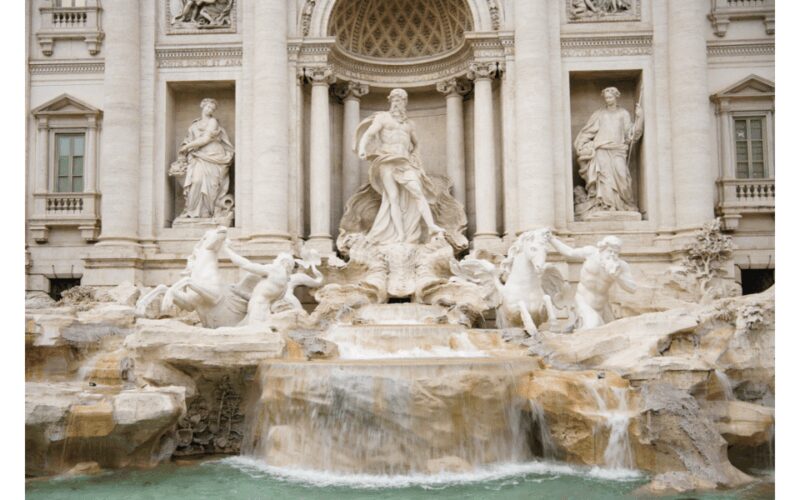 Rome: Guided Tour of its Squares and Fountains for Spanish Speakers - Key Points
