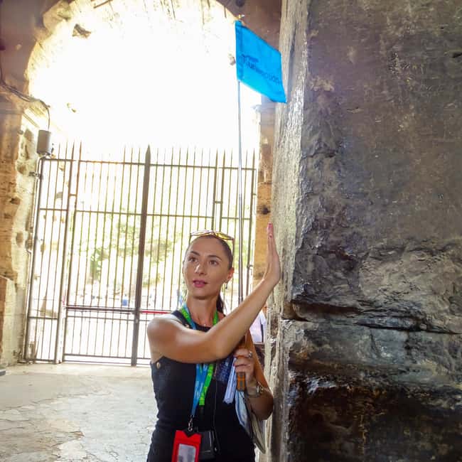 Rome: Guided Tour of the Colosseum, Forum and Palatine hill - Discovering the Heart of Ancient Rome at the Roman Forum