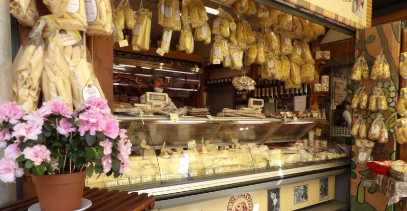 Rome: Guided Walking Tour and River Boat Ride - Visiting the Pantheon and Enjoying Free Time