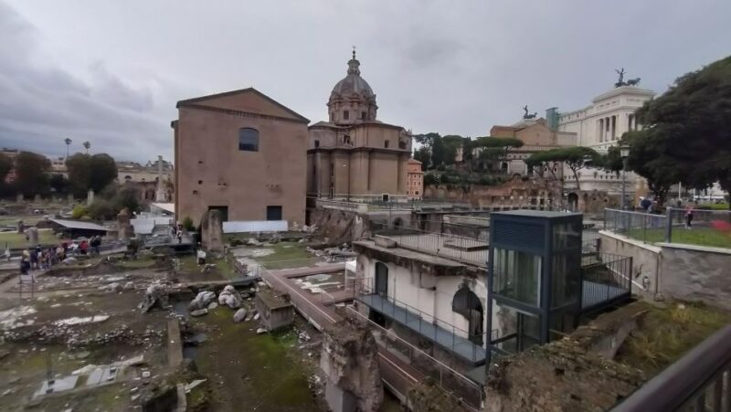 Rome: Guided Walking Tour with Headsets - Experience the Atmosphere at Iconic Spots like Trevi Fountain and Piazza Navona