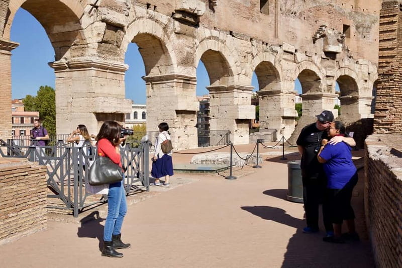 Rome: Hop-on Hop-off Bus and Colosseum, Ancient Rome Tour - Downloadable Audio Guides in Multiple Languages