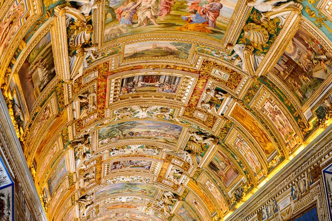 Rome Hop On Hop Off Open Bus + Vatican Museum Sistine Chapel Tour| Fast Track - Challenges Noted in Reviews: Organization and Punctuality
