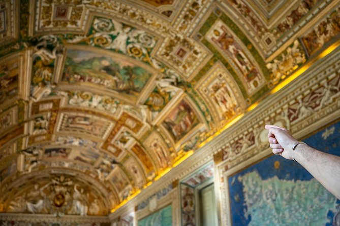 Rome in 2 Days Tour with Forum Colosseum Trevi Fountain Vatican & Sistine Chapel - Starting at the Colosseum with Reserved Access and Expert Commentary