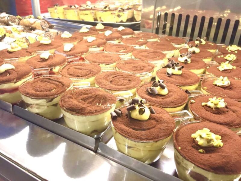 Rome: Jewish Ghetto & Campo de Fiori by Night Food Wine Tour - The Guide’s Expertise and Storytelling Style