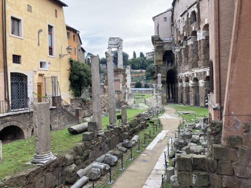 Rome: Jewish Ghetto, Great Synagogue & Trastevere Tour - Entering the Jewish Ghetto: Walking Through History