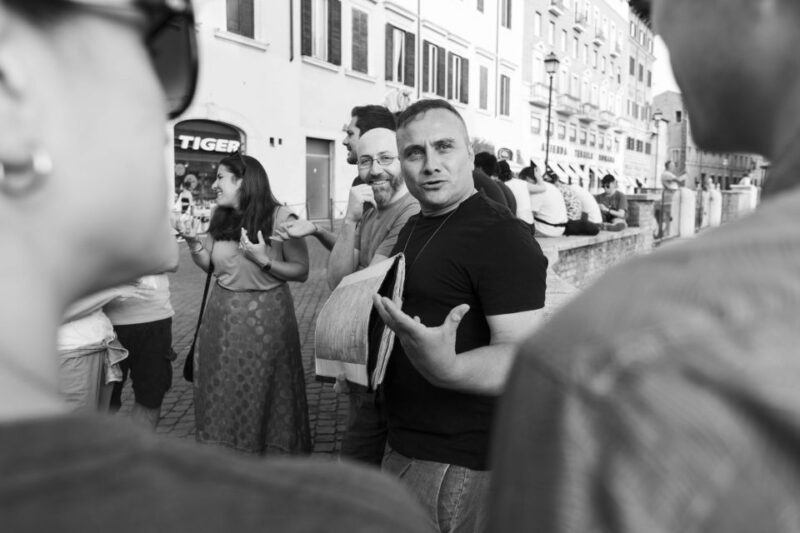 Rome: Julius Caesar & the Emperors' Nighttime Stories Tour - The Guide’s Storytelling Style and Expertise