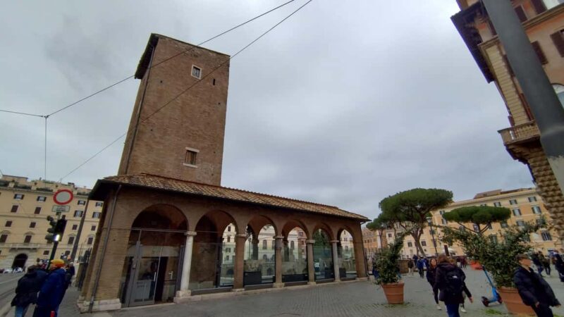 Rome: Largo di Torre Argentina and ancient Rome between Julius Caesar and the 1900s - Explore the Heart of Ancient Rome with a Focused Guided Tour