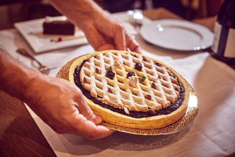 Rome: Lunch or Dinner with typical Roman Dishes - The Guides and Atmosphere at La Taverna del Ghetto