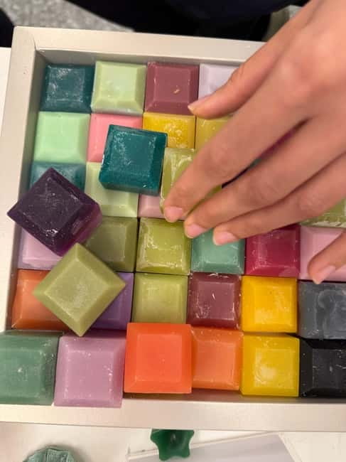 Rome: Make Your Own Candle Near the Colosseum - Enjoy Refreshments While You Craft