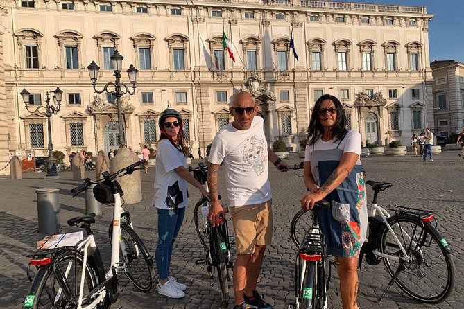 Rome "Oscar da Roma" tour with high quality electric bicycle! - Visiting the Baths of Caracalla: A Marvel of Roman Engineering