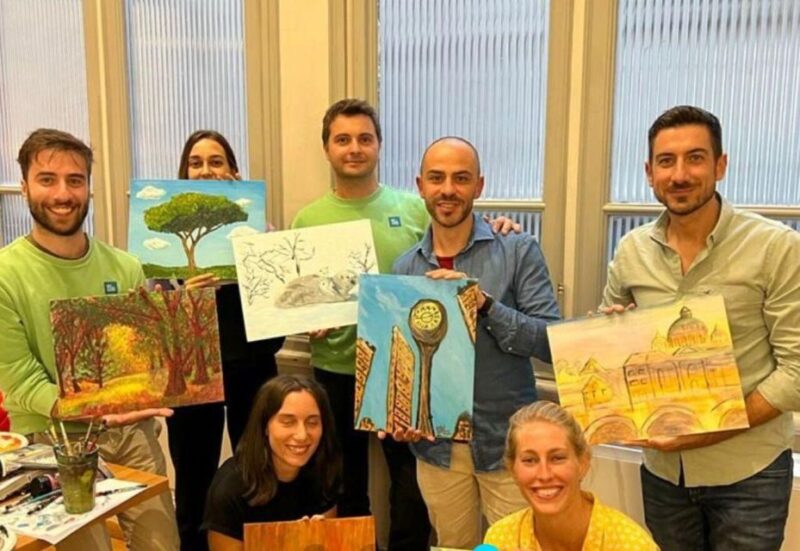 Rome: Paint and Sip Wine class - Unique Art Experience in the Heart of Rome