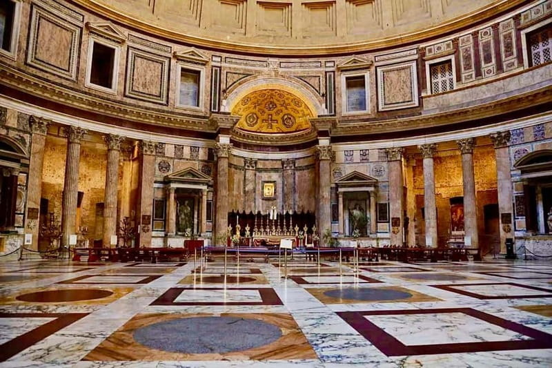 Rome: Pantheon Entry with Host and Digital Commentary Link - Accessibility and Practical Details