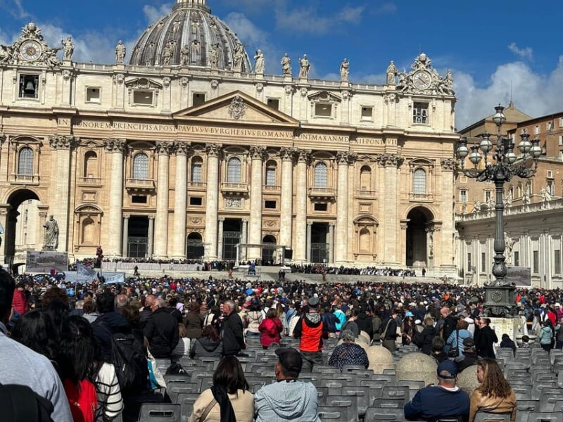 Rome: Papal Audience Tour With Reserved Access - The Guides: Knowledgeable and Helpful Throughout