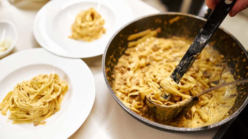 Rome: Pasta and Tiramisu Cooking Class with Prosecco - Key Points