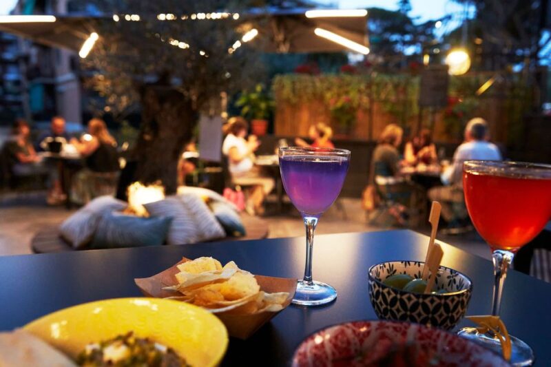 Rome: Piazzas and Fountains Sunset Tour with Aperitivo - Discovering Architectural Marvels at the Pantheon