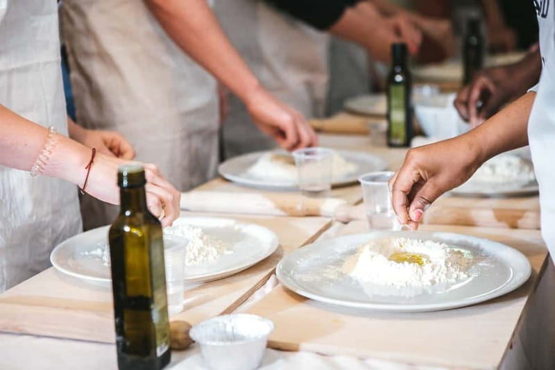 Rome: Pizza & Gelato Making Class with Wine & Limoncello - The Role of the Guides and Chefs
