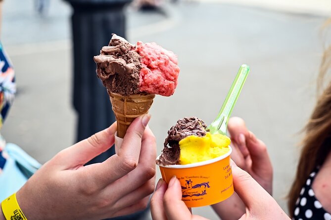 Rome Private Walking Food Tour With Secret Food Tours - The Fountains and Roman Architecture as Backdrops