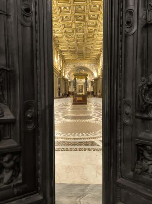 Rome: Santa Maria Maggiore Tour + Optional Terrace Access - The Sala dei Papi: Portraits and Relics of Past Pontiffs