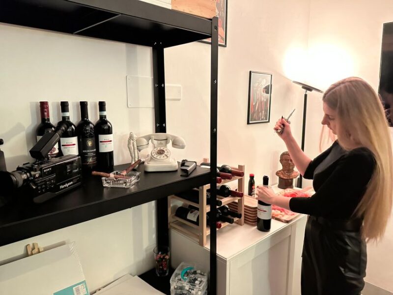 Rome: Small-Group Art Class with Wine - Unlimited Italian Wine and Tasty Snacks