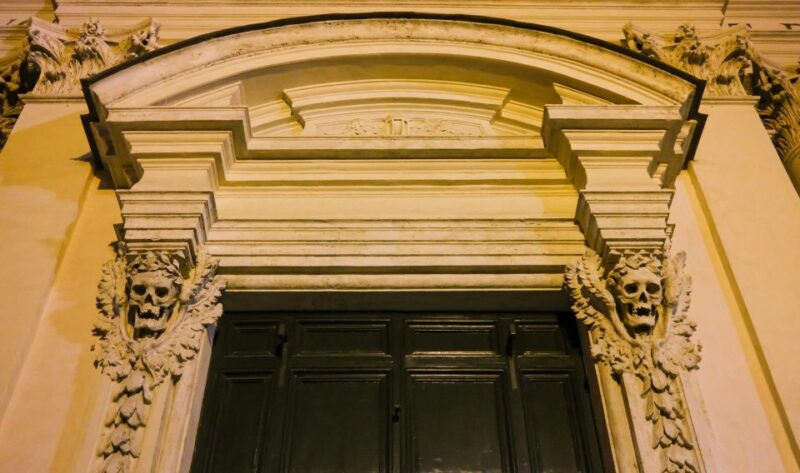 Rome: Small Group Rome's Dark Side - Ghosts & Legends Tour - From the Scandalous Piazza to the Haunted Bridge