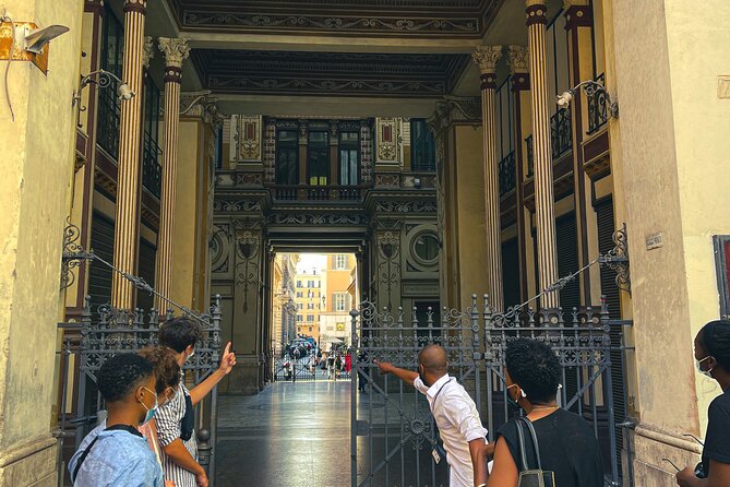 Rome Small-Group Walking Tour in English or Spanish - The Magic of the Fontana di Trevi