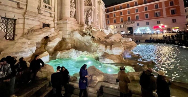 Rome: Spanish Steps, Trevi, Navona and Pantheon Sunset Tour - The Trevi Fountain and Its Nighttime Charm