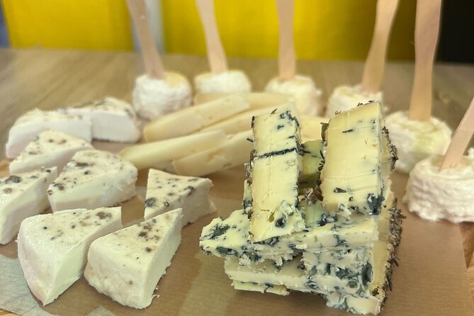 Rome: Street Food Electric Bike Tour with Market Experience - Riding Past the Roman Forum and Colosseum