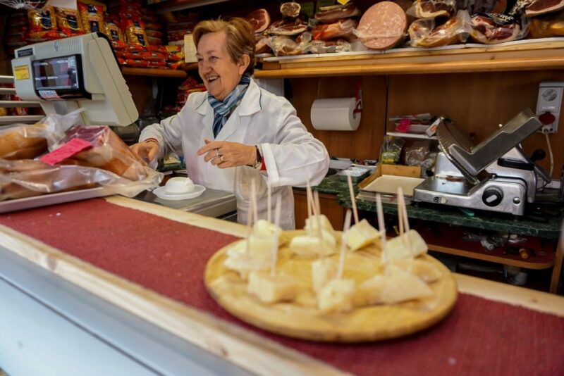 Rome: Testaccio Food & Market Tour with Pasta & Wine - Visiting the Testaccio Market with Locally Passionate Vendors