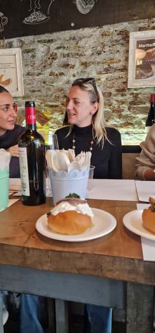 Rome: the original maritozzi breakfast tour in Trastevere - Visiting a Family-Run Biscuit Factory for Artisanal Pastries