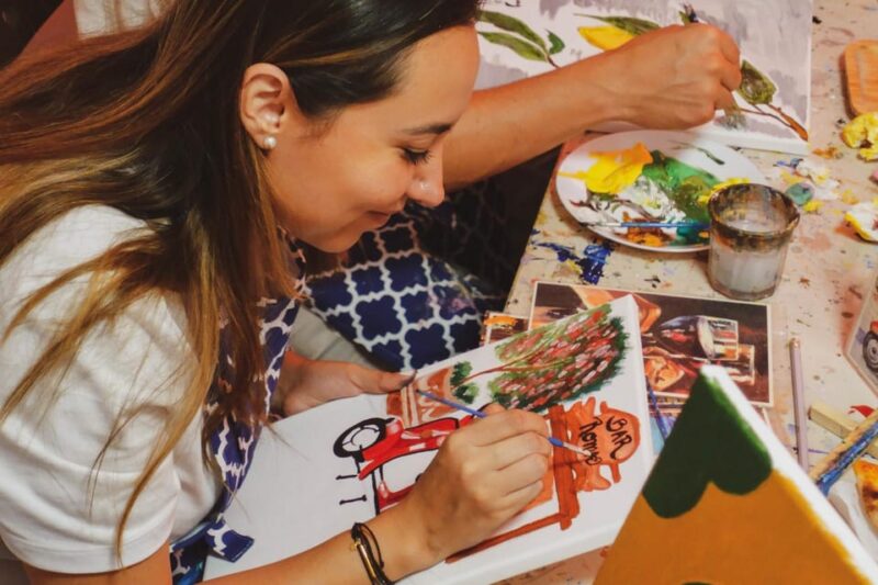 Rome: Tipsy Painting Class with Fine Wine and Arts - The Role of the Guides and Hosts