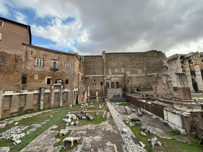 Rome: Tour of the Roman Forum, Trevi Fountain, Pantheon, and more - Leisure Time for Photos and Refreshments