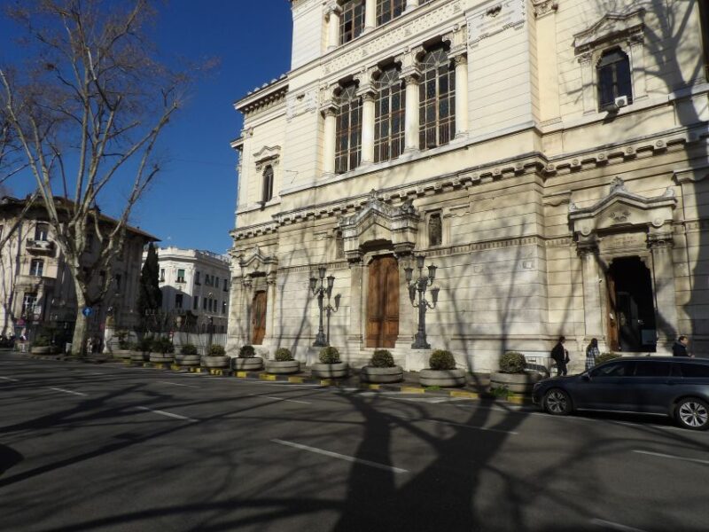 Rome: Trastevere and Jewish Ghetto Walking Tour - Crossing the Tiber to Reach the Jewish Ghetto