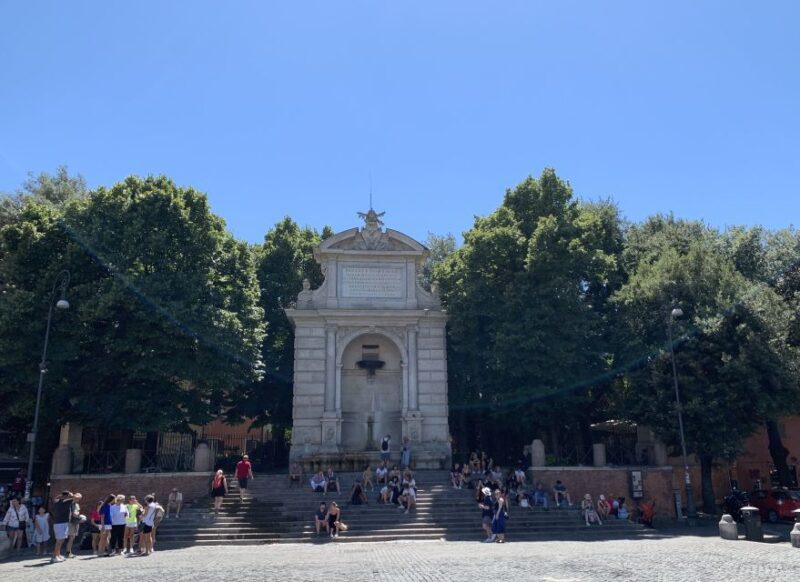 Rome: Trastevere and Roman Ghetto Guided Walking Tour - Discover the Architectural Beauty of Piazza Santa Maria in Trastevere