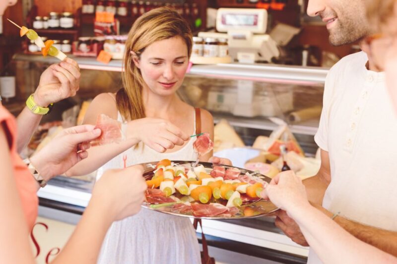 Rome: Trastevere Pasta Making Class - The Role of the Guides and Group Atmosphere