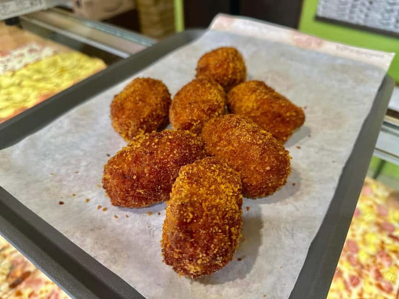 Rome: Trastevere Street Food Walking Tour with Local Expert - Visiting Santa Maria in Trastevere and Its Architectural Grandeur