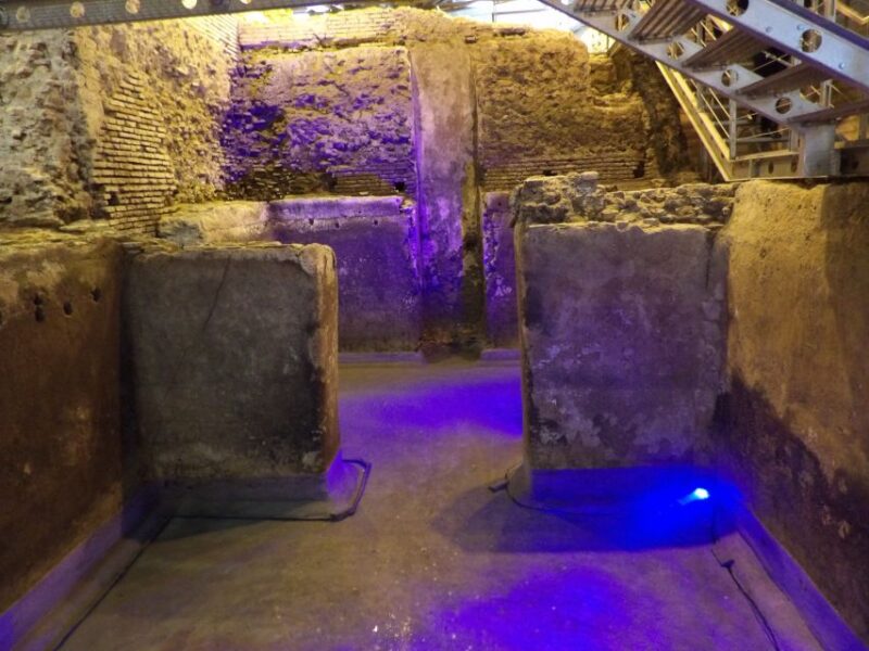 Rome: Trevi Fountain and Navona Square Underground Tour - Meet at Spagna Square Near the Acqua di Parma Store