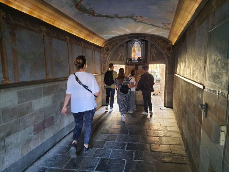 Rome: Trevi Fountain & Other Highlights Guided Tour at Night - Fascinating Legends and Artistic Stories