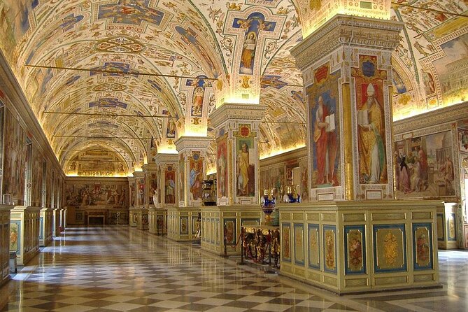 Rome: Vatican Museums and Sistine Chapel with priority entrance - The Experience: Guided Tour with Expert Narration