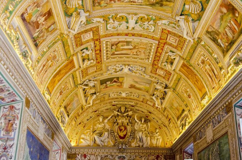 Rome: Vatican Museums & Sistine Chapel Small Group Tour - Experience the Raphael Rooms and Papal Apartments