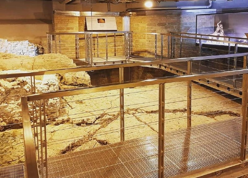 Rome: Vatican Necropolis and Via Triumphalis Guided Tour - Exploring the Vatican Necropolis Underground Burial Site