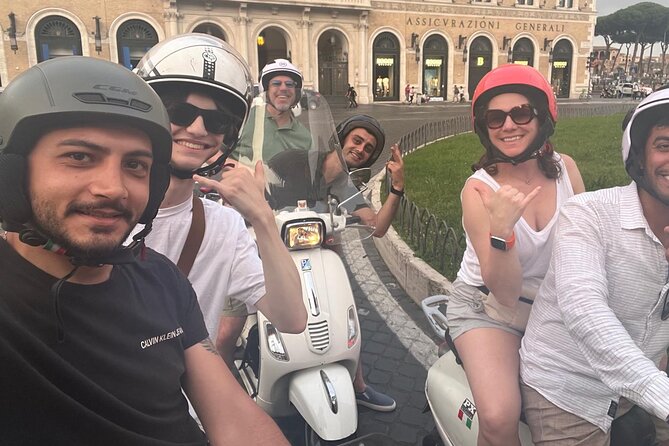 Rome Vespa tour with Pro Photographer - Final Stop at Piazza Navona’s Fountains and Streets