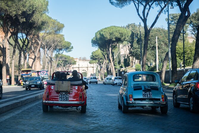 Rome Vintage Fiat 500 and Vespa Tour with Prosecco - Learning from an Expert Guide